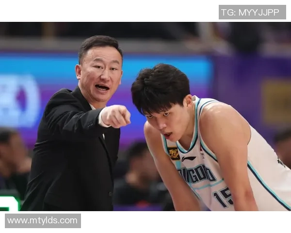 杨瀚森在最新NBADraft模拟选秀中被76人以第35顺位选中引发关注